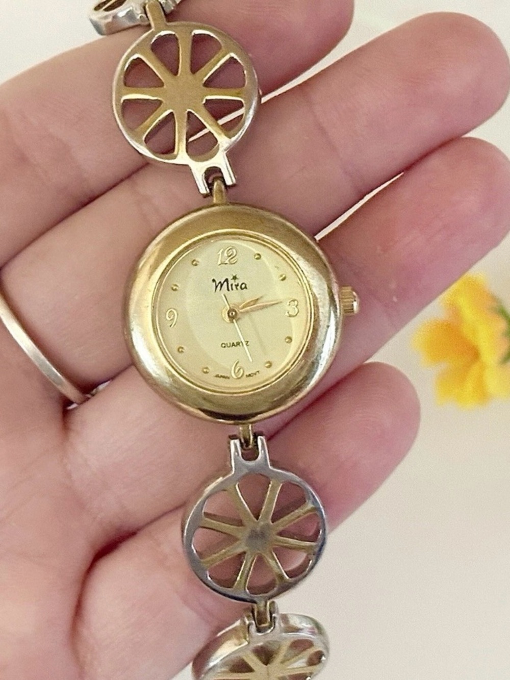 Unique Mira Quartz Ladies Watch WORKS!!! Round Gold Wheel Patterned Modern Strap